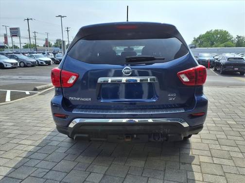 2017 Nissan Pathfinder SV
