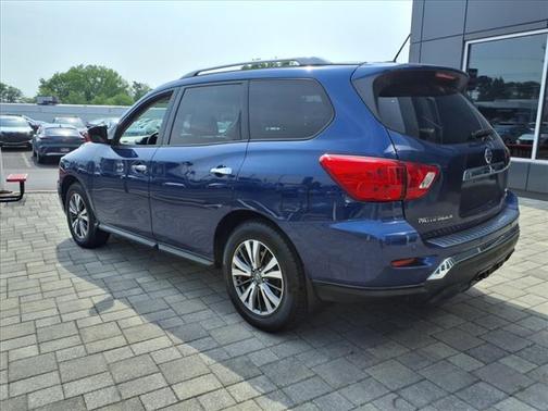 2017 Nissan Pathfinder SV