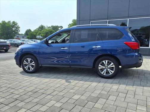 2017 Nissan Pathfinder SV