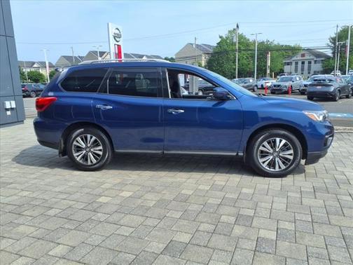 2017 Nissan Pathfinder SV