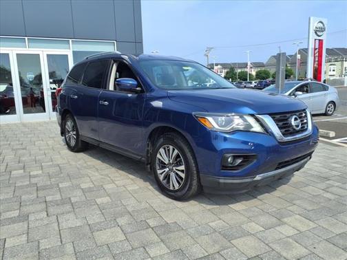 2017 Nissan Pathfinder SV
