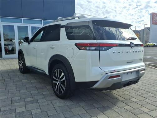2023 Nissan Pathfinder Platinum 4WD