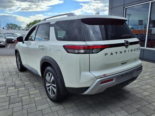 2022 Nissan Pathfinder SL 4WD