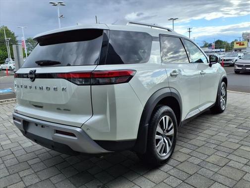 2022 Nissan Pathfinder SL 4WD