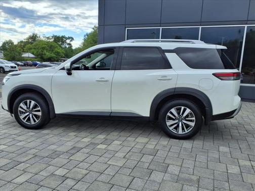 2022 Nissan Pathfinder SL 4WD