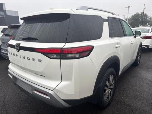 2022 Nissan Pathfinder SL 4WD