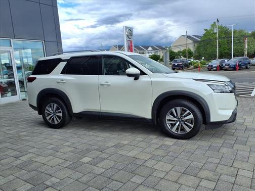 2022 Nissan Pathfinder SL 4WD