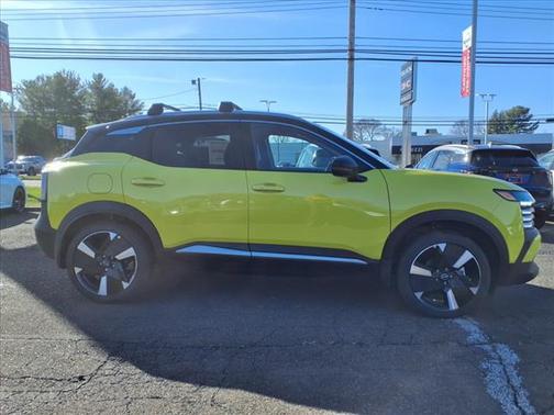 2025 Nissan Kicks SR