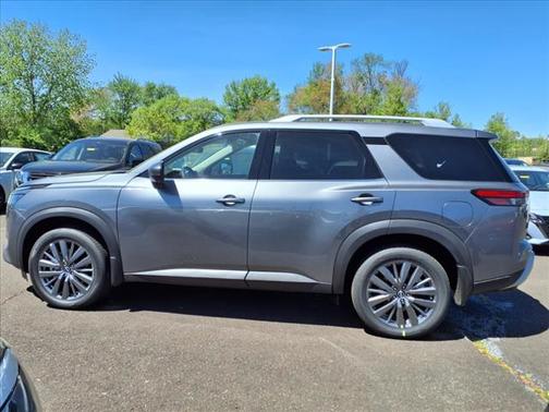 2025 Nissan Pathfinder SL 4WD