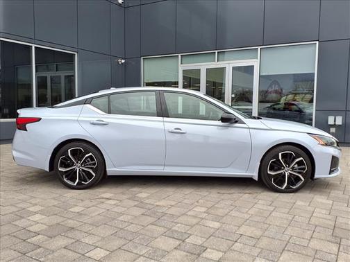 Gray Sky Pearl 2023 Nissan Altima SR FWD