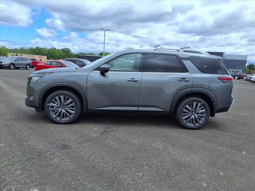 2025 Nissan Pathfinder SL 4WD