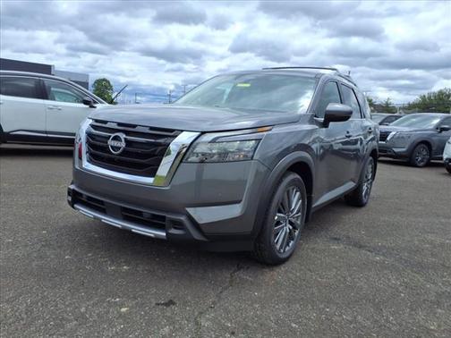 2025 Nissan Pathfinder SL 4WD