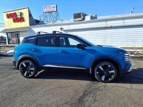 2025 Nissan Kicks SR