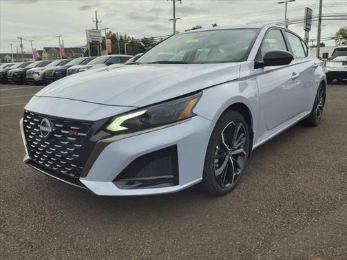 2025 Nissan Altima SR FWD