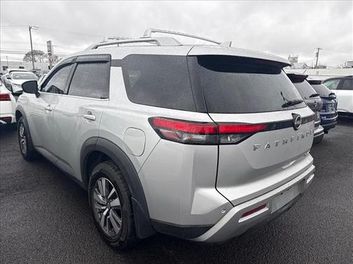 2023 Nissan Pathfinder SL 4WD