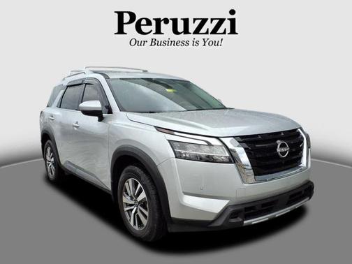 Brilliant Silver Metallic 2023 Nissan Pathfinder SL 4WD