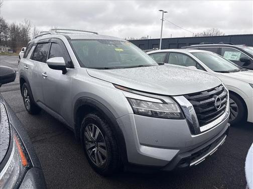 2023 Nissan Pathfinder SL 4WD