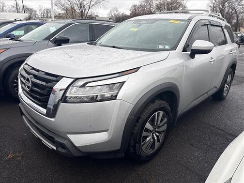 2023 Nissan Pathfinder SL 4WD