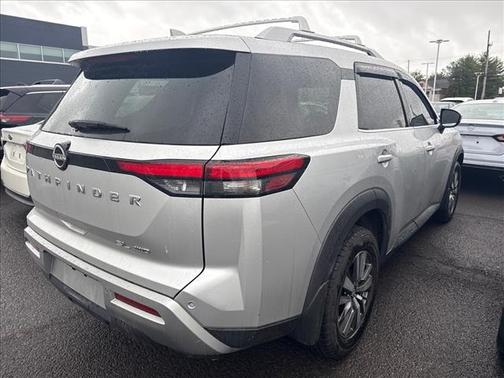 2023 Nissan Pathfinder SL 4WD