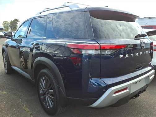 2023 Nissan Pathfinder SL 4WD