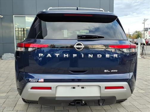 2023 Nissan Pathfinder SL 4WD