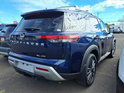 2023 Nissan Pathfinder SL 4WD