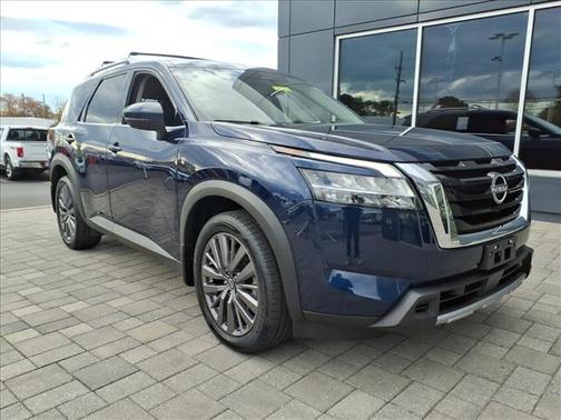 2023 Nissan Pathfinder SL 4WD
