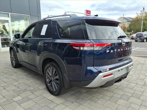 2023 Nissan Pathfinder SL 4WD