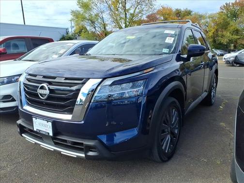 2023 Nissan Pathfinder SL 4WD
