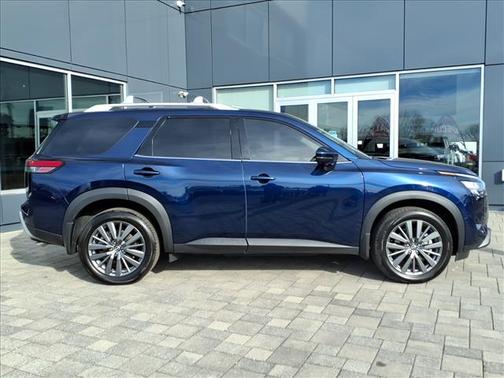 2025 Nissan Pathfinder SL 4WD