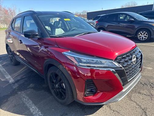 Scarlet Ember Tintcoat/Super Black 2023 Nissan Kicks SR