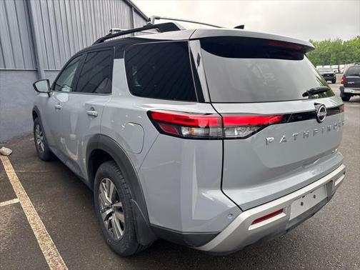2022 Nissan Pathfinder SL 4WD