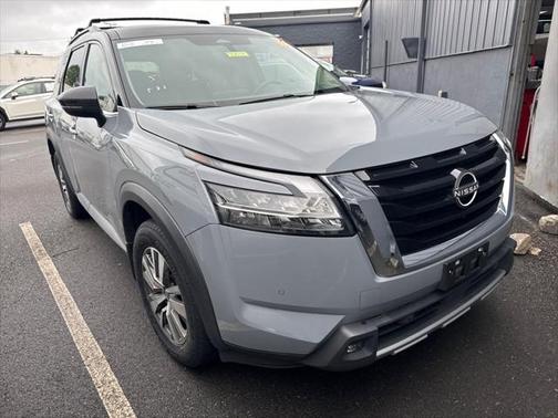 2022 Nissan Pathfinder SL 4WD