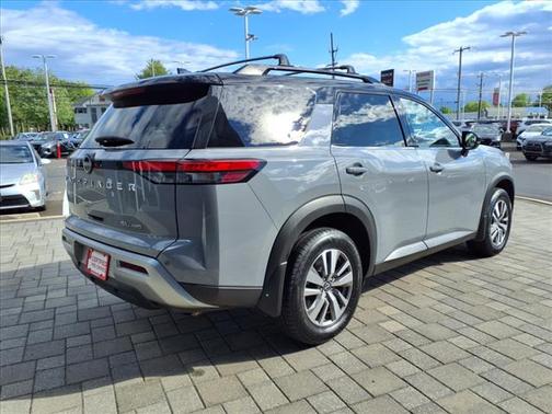 2022 Nissan Pathfinder SL 4WD