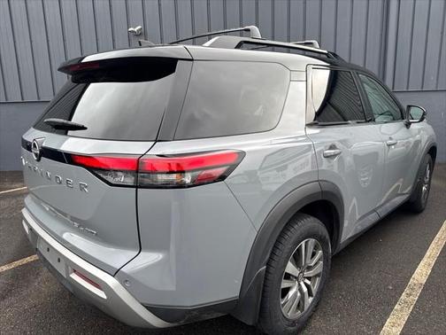 2022 Nissan Pathfinder SL 4WD