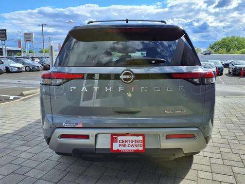 2022 Nissan Pathfinder SL 4WD