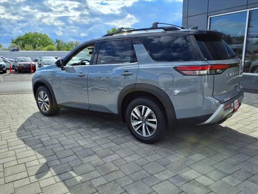 2022 Nissan Pathfinder SL 4WD