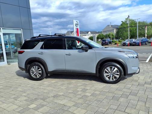 2022 Nissan Pathfinder SL 4WD
