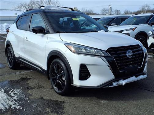 2023 Nissan Kicks SR