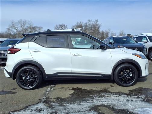 2023 Nissan Kicks SR