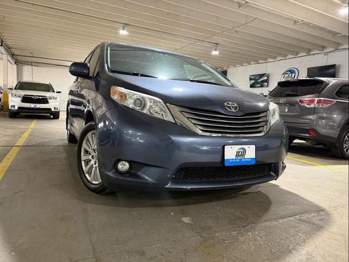 2017 Toyota Sienna XLE