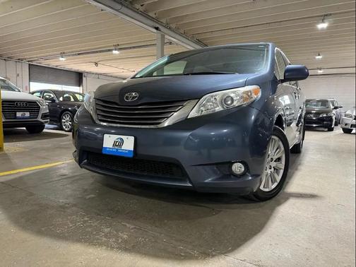 2017 Toyota Sienna XLE