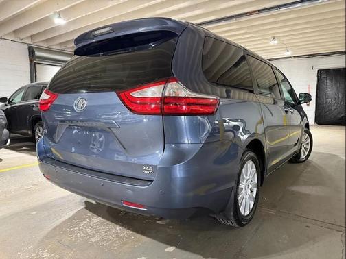 2017 Toyota Sienna XLE