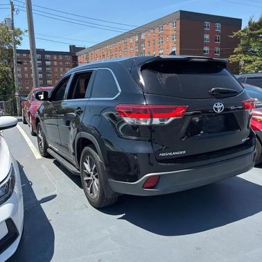 Black 2018 Toyota Highlander XLE
