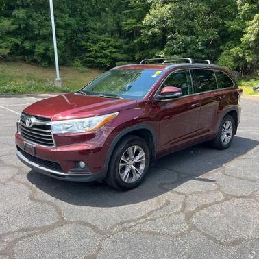 Burgundy 2015 Toyota Highlander XLE
