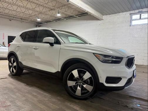 2019 Volvo XC40 T5 Momentum