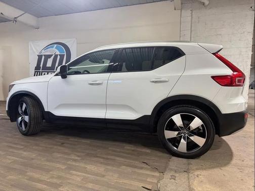 2019 Volvo XC40 T5 Momentum