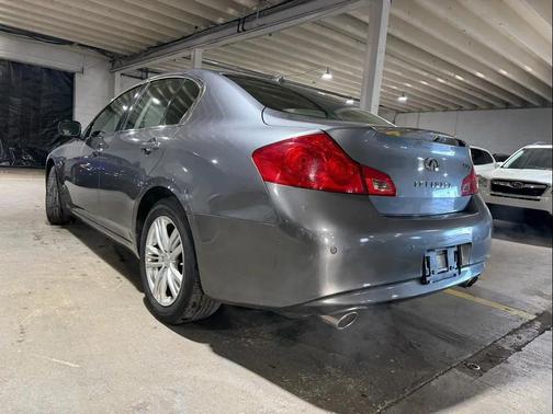 2010 INFINITI G37x Base