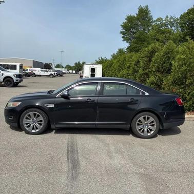 Tuxedo Black Metallic 2010 Ford Taurus Limited