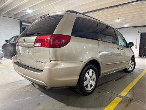 2005 Toyota Sienna LE